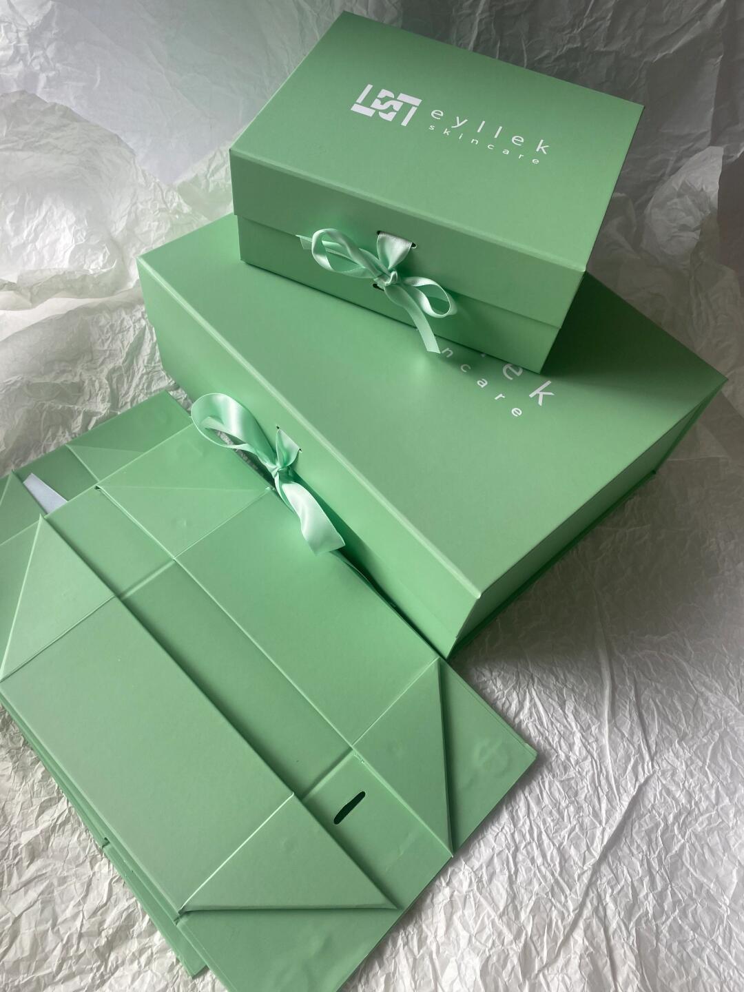 Caixa de dobra magnética de arte de cor dourada personalizada para o presente de dia dos namorados.